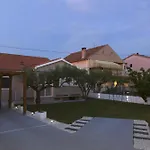 וילה Enthia *